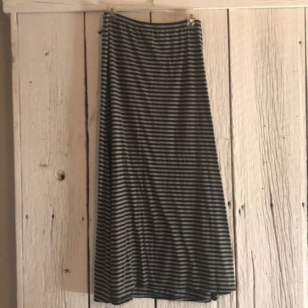Maxi skirt, XL but fits like a M in my opinion